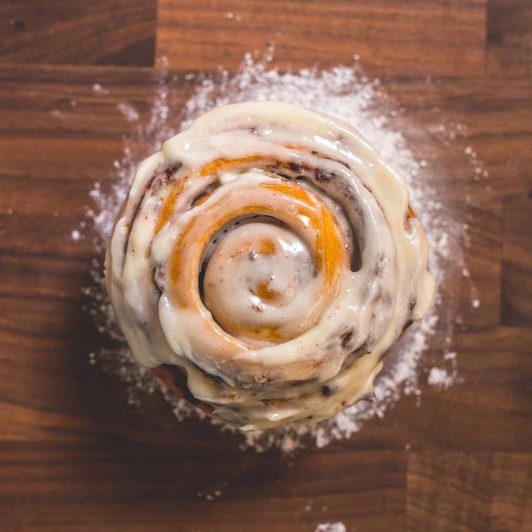 Celebrate National Cinnamon Roll Day At Cinnabon Oct 4 7 Vegas Living